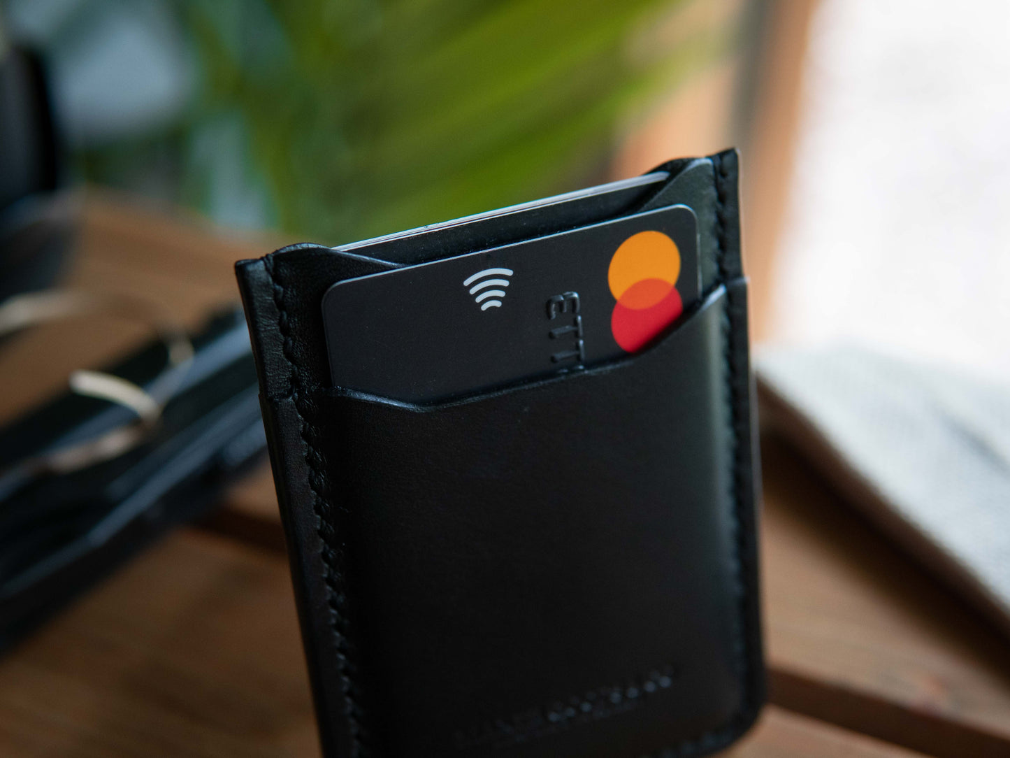 Minimalist Leather EDC Wallet - Slim Hand-Stitched Card Sleeve